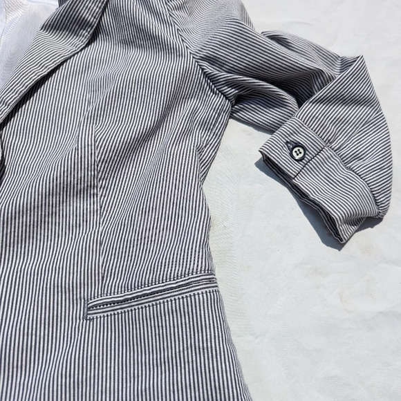 Grace Pinstripe Button Front Blazer  Woman's Size 8 - Picture 4 of 9